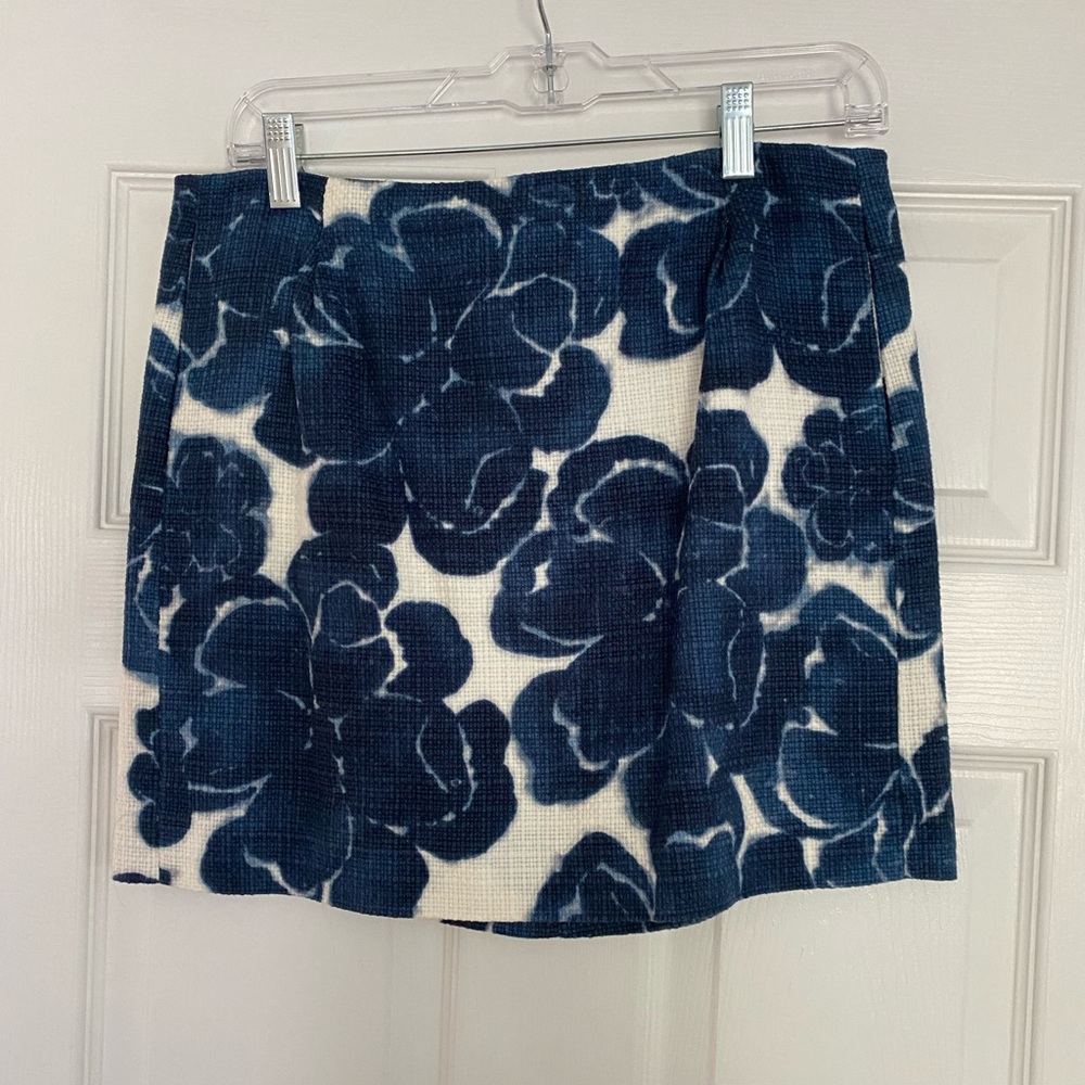 3 ITEM BUNDLE- Size 6 - Picture 2 of 8